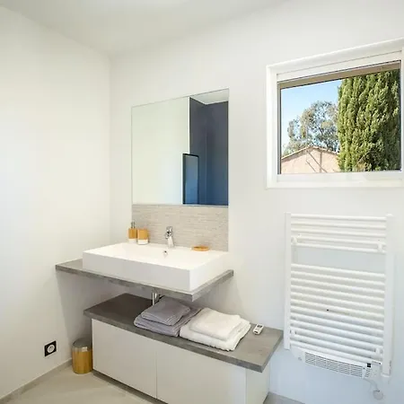 别墅 Caloussu-calme-moderne-clim